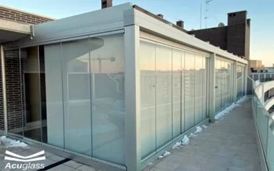 ¿Cómo descolgarse por una fachada con cerramientos de terraza?